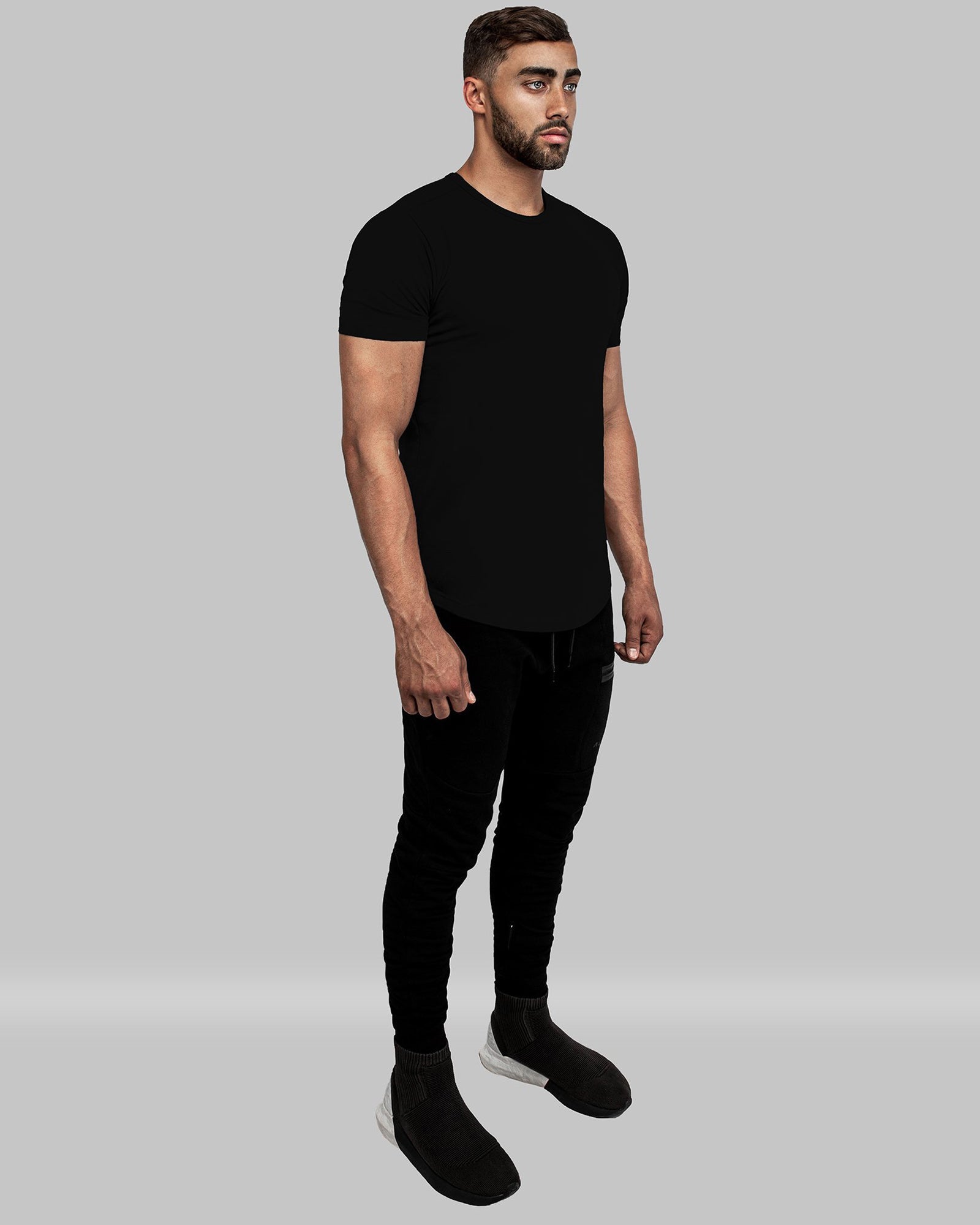 GROUNDED PERFORMANCE TEE – BLACK