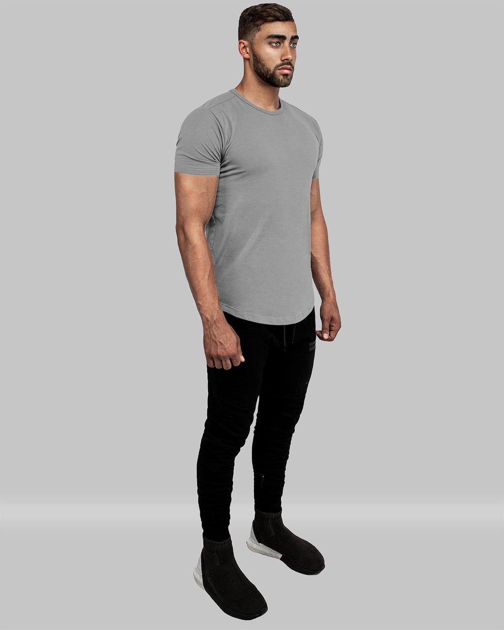 GROUNDED PERFORMANCE TEE – STONE