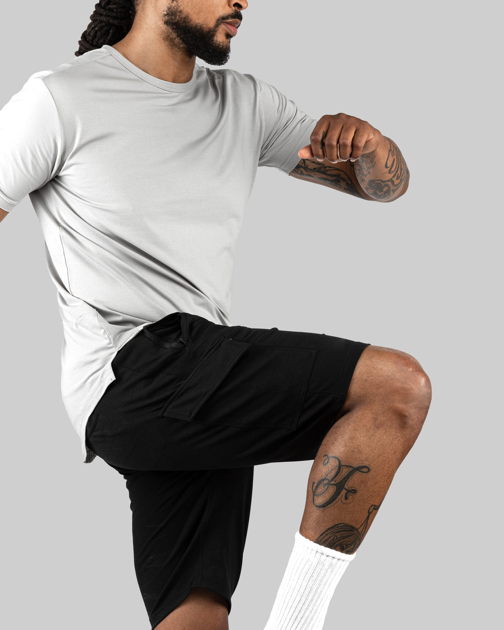 GROUNDED PERFORMANCE TEE – STONE