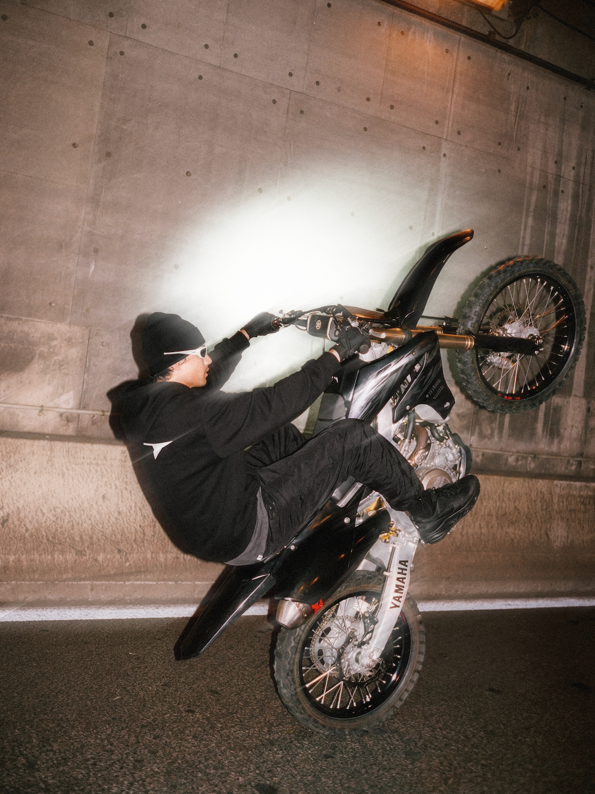 AC1 BRUTALIST VINTAGE OVERSIZED HOODIE - BLACK