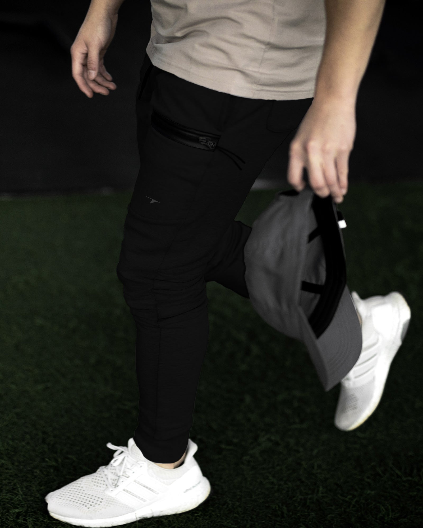 PERFORMANCE TECH JOGGER V.2 – BLACK